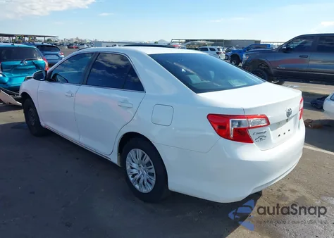 2014 Toyota Camry L/Se/Le/Xle z USA, uszkodzony, nr VIN 4T4BF1FK1ER354794